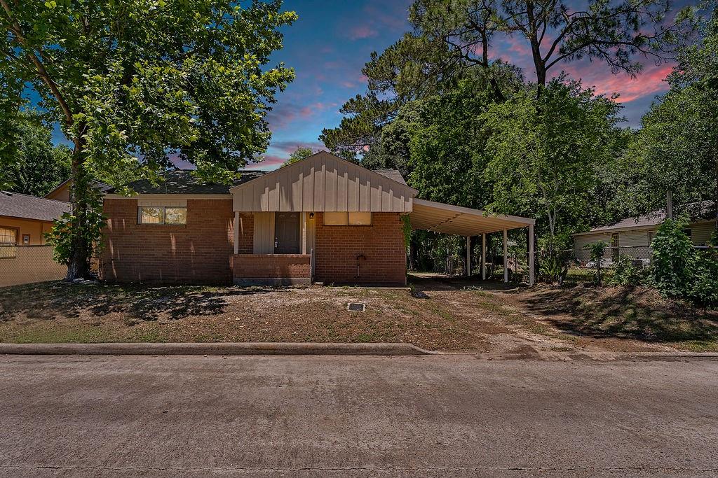 816 S Anderson St, ANGLETON, TX 77515