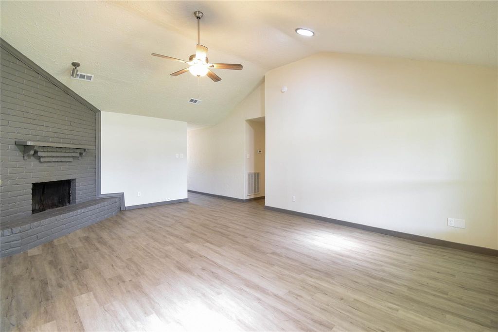 2023 Lexington Woods Dr, SPRING, TX 77373