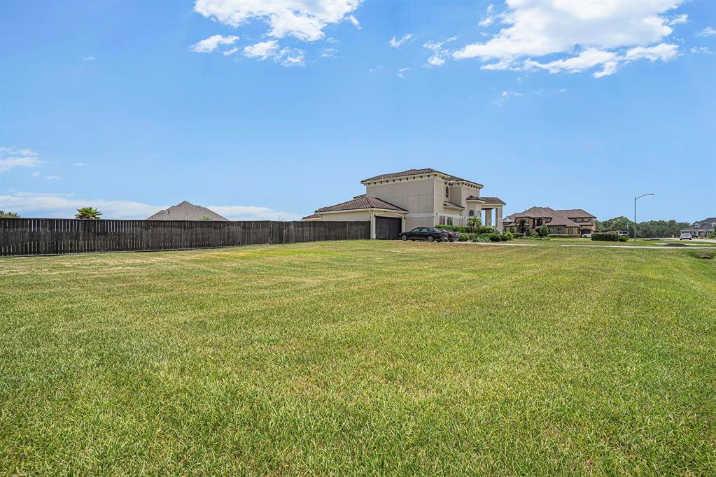 317 Red Oak Dr, DICKINSON, TX 77539