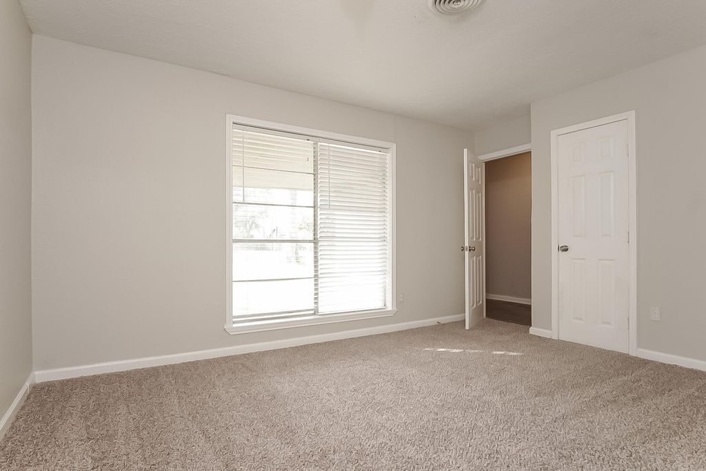 2505 Texas Ave, DICKINSON, TX 77539