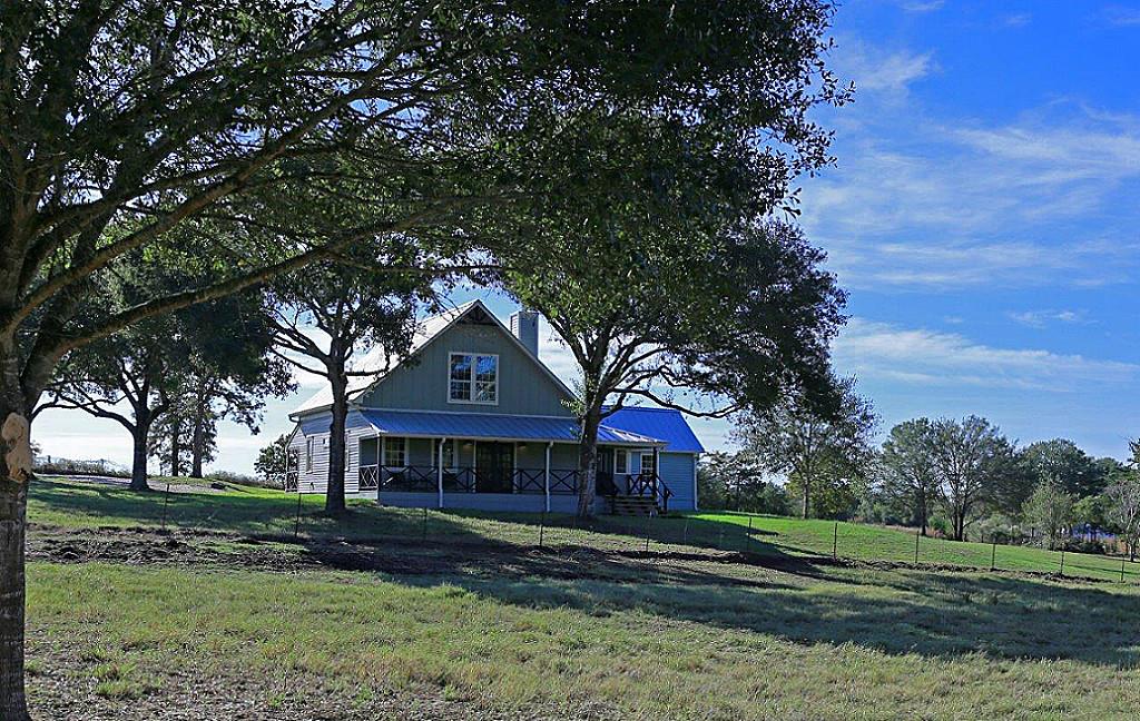 1635 San Felipe Rd, NEW ULM, TX 78950