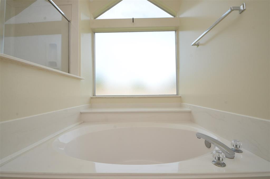 518 Jays Ln, STAFFORD, TX 77477