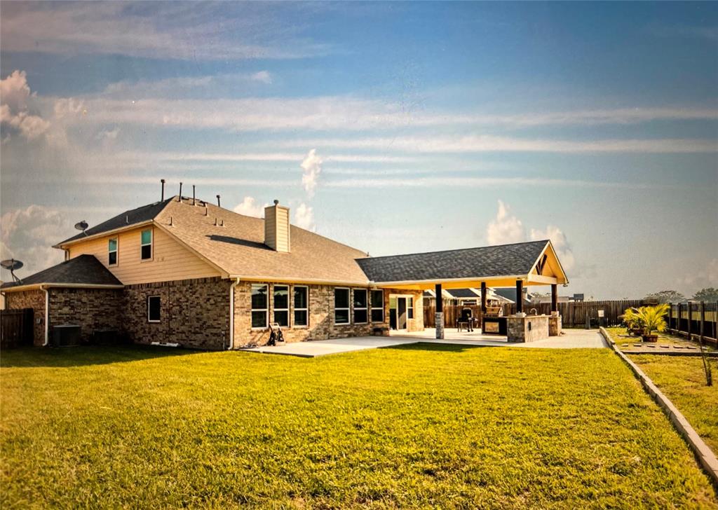 1264 Laurel Loop, ANGLETON, TX 77515