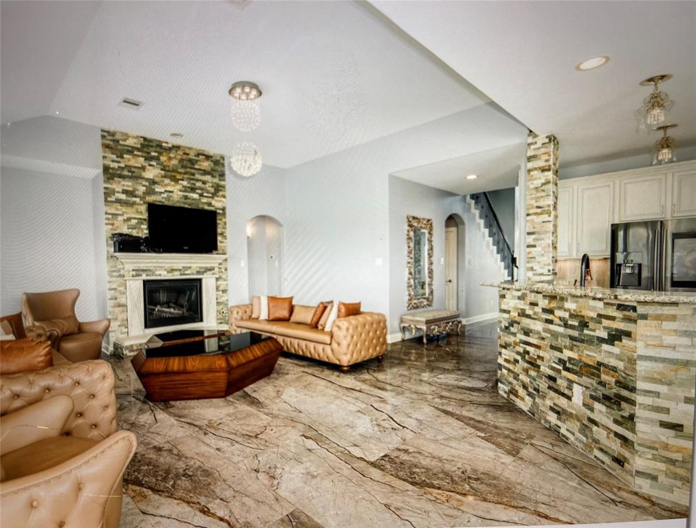 1264 Laurel Loop, ANGLETON, TX 77515