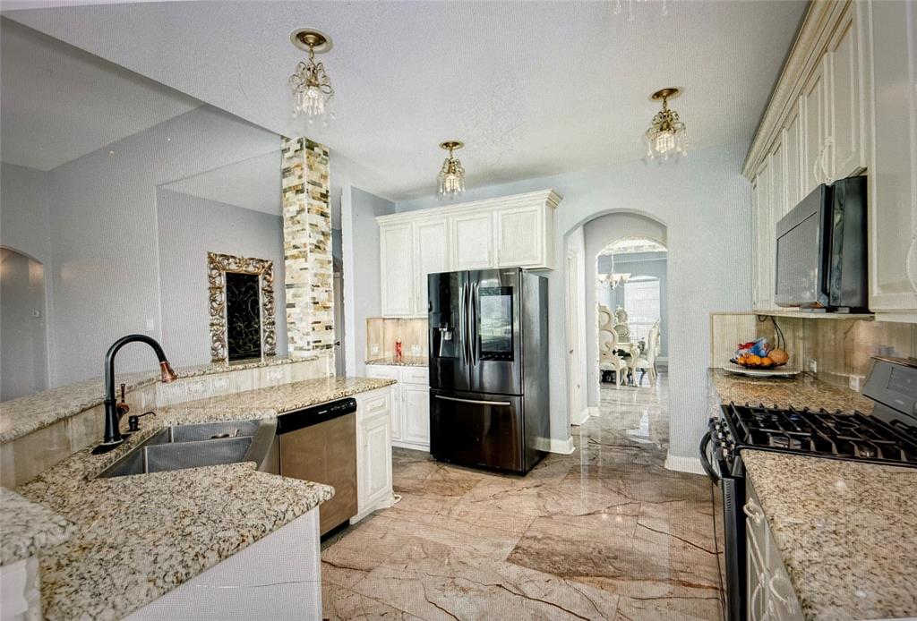 1264 Laurel Loop, ANGLETON, TX 77515