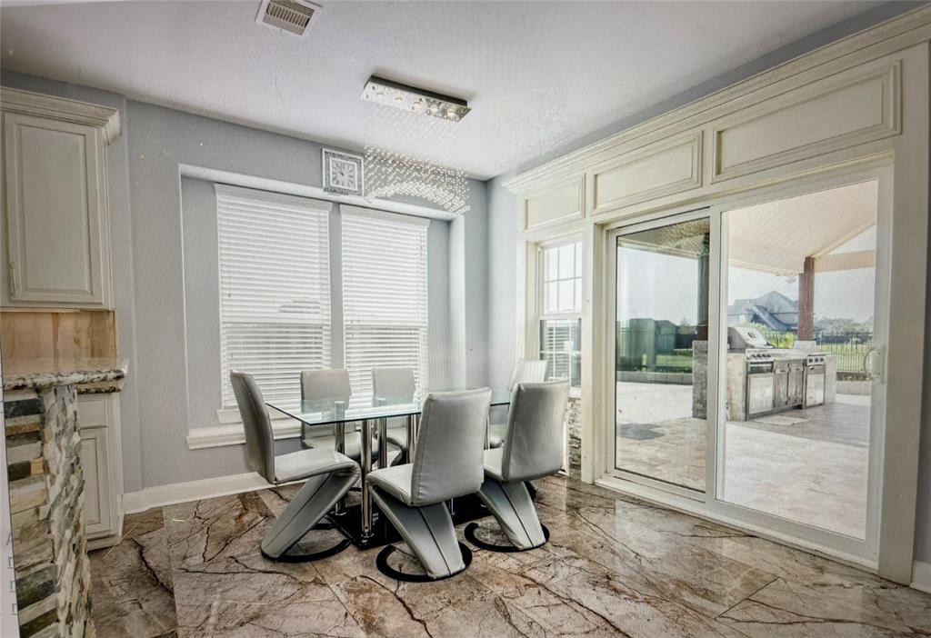 1264 Laurel Loop, ANGLETON, TX 77515