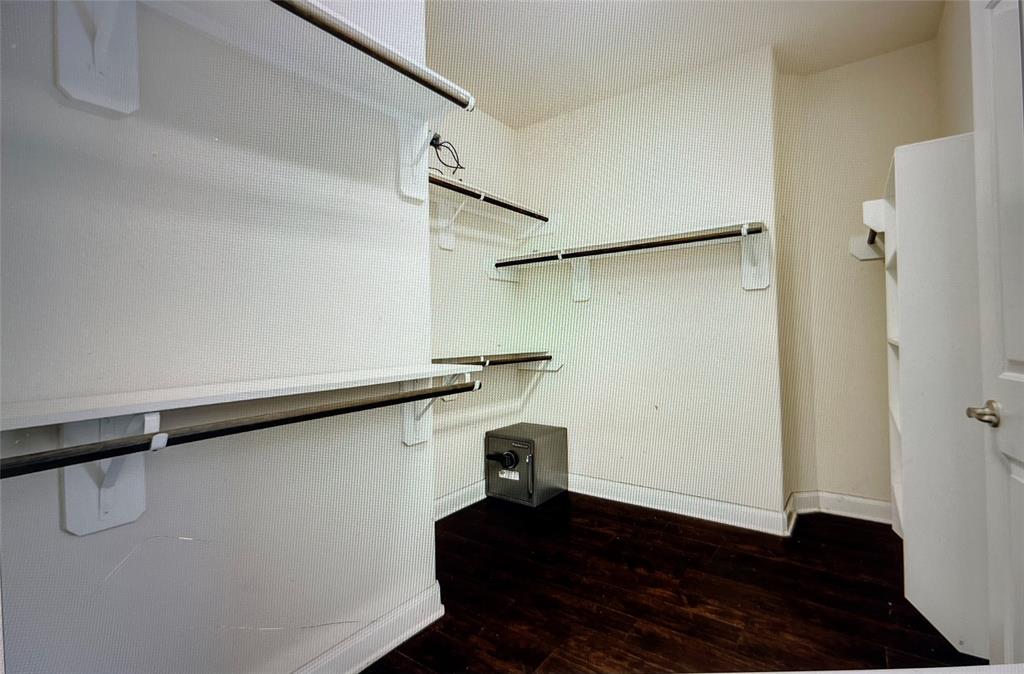 1264 Laurel Loop, ANGLETON, TX 77515