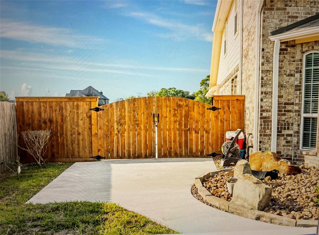1264 Laurel Loop, ANGLETON, TX 77515