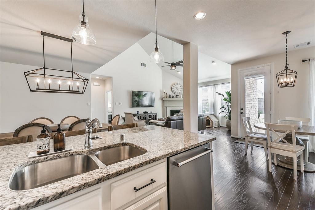 7706 Lago River Ln, RICHMOND, TX 77407