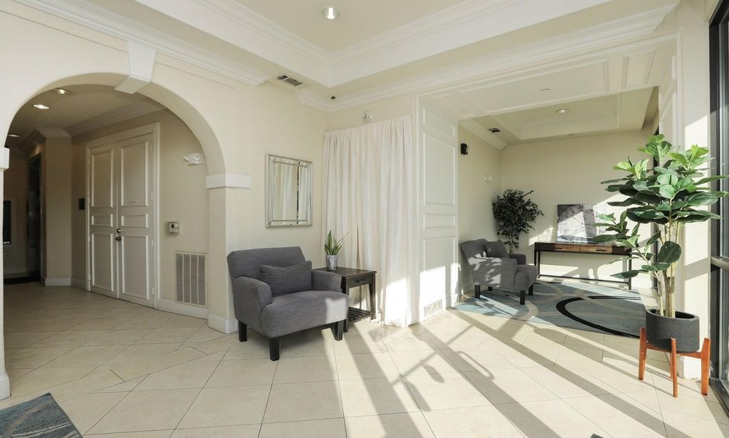 2120 Kipling St Apt 402, Houston, TX 77098