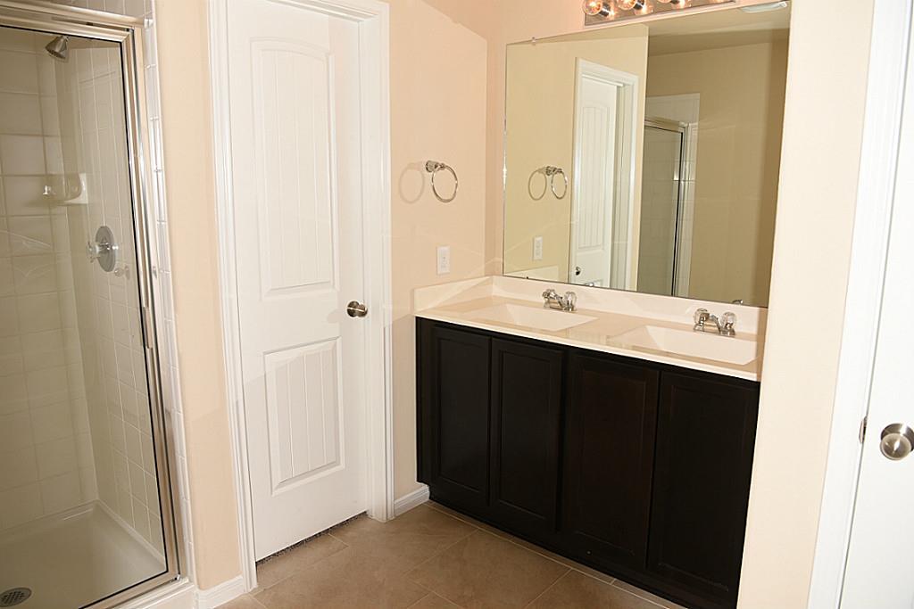 1907 Seville Mnr, FRESNO, TX 77545