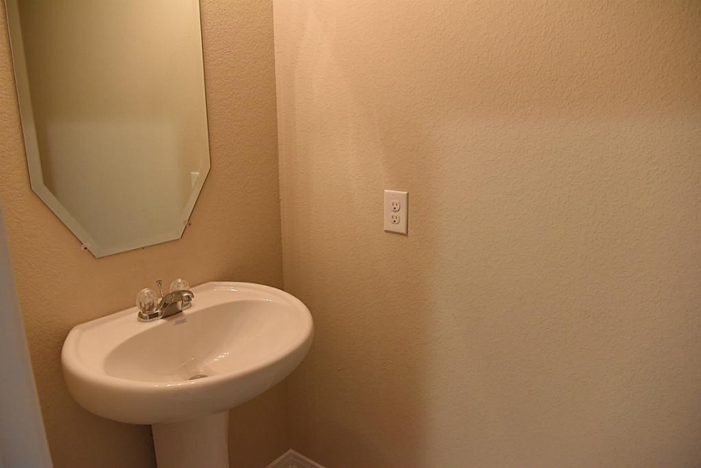 1907 Seville Mnr, FRESNO, TX 77545