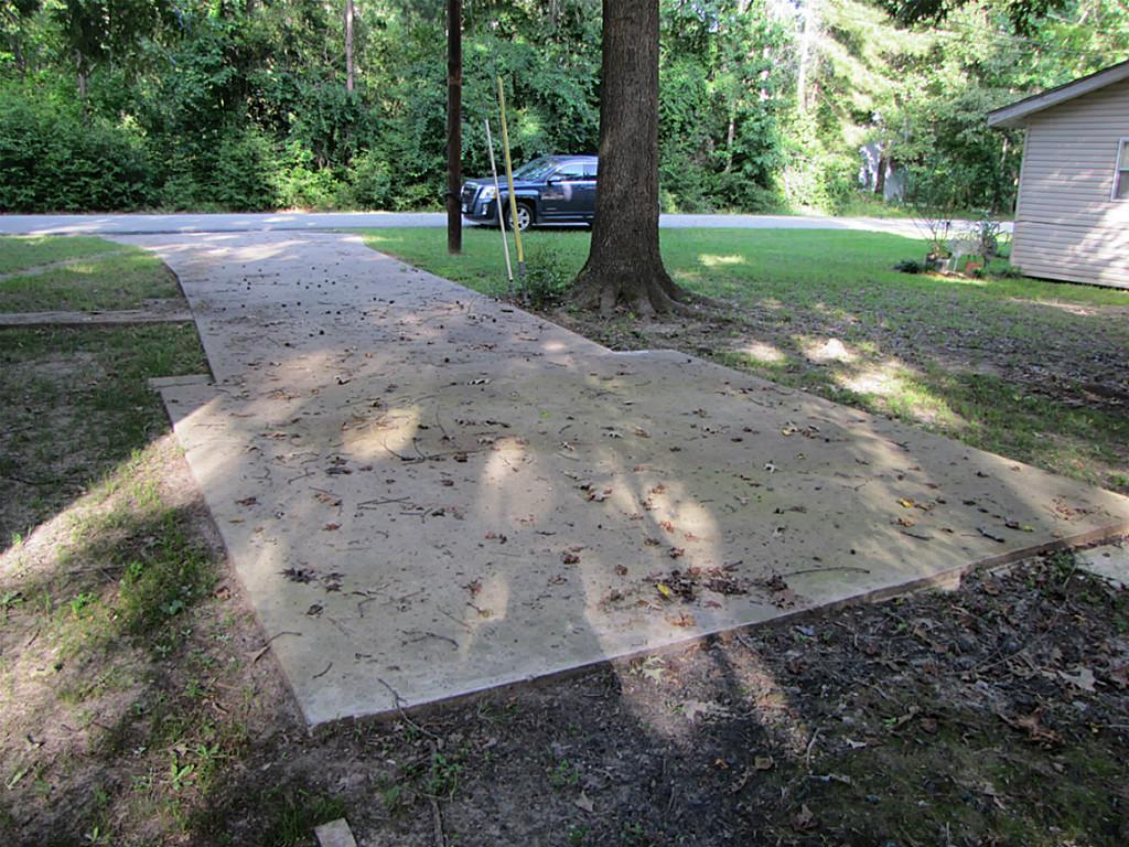 610 Impala Woods, ONALASKA, TX 77360