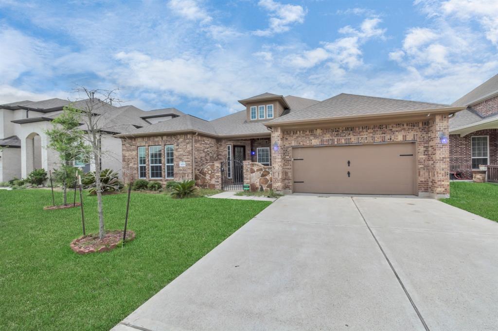 8615 E Crescent Lake Cir, BAYTOWN, TX 77521