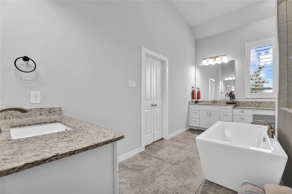 2114 Plum Creek Dr, Manvel, TX 77578