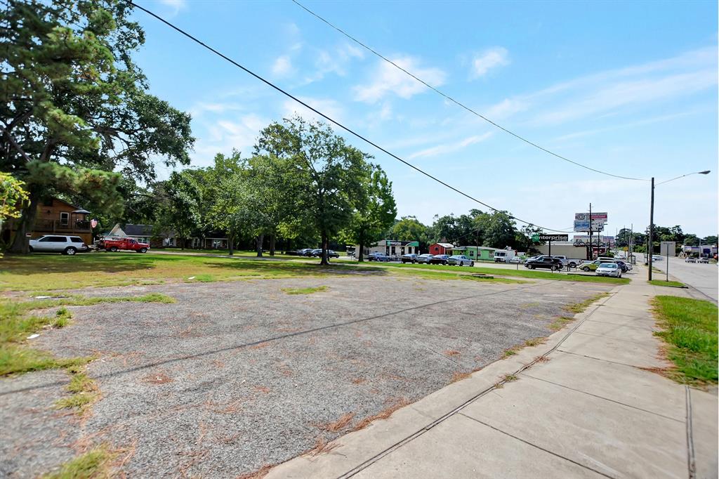 1302 N Frazier St, CONROE, TX 77301