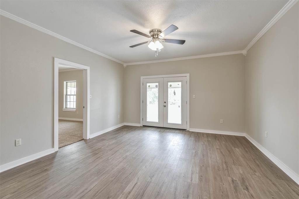 329 E Washington Ave 201, NAVASOTA, TX 77868