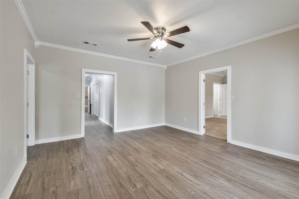 329 E Washington Ave 201, NAVASOTA, TX 77868