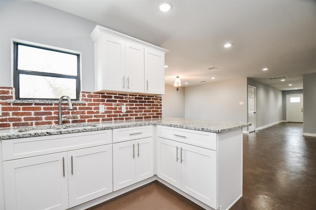 840 Linden St B, FRESNO, TX 77545