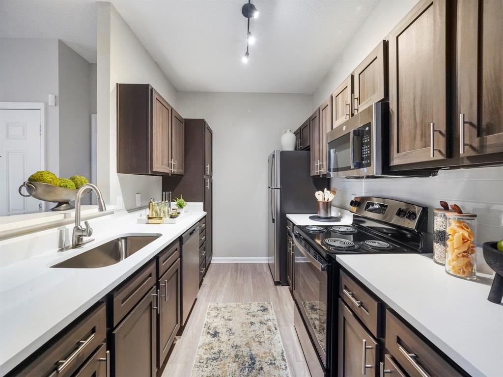 1840 Longmire Rd B1, CONROE, TX 77304