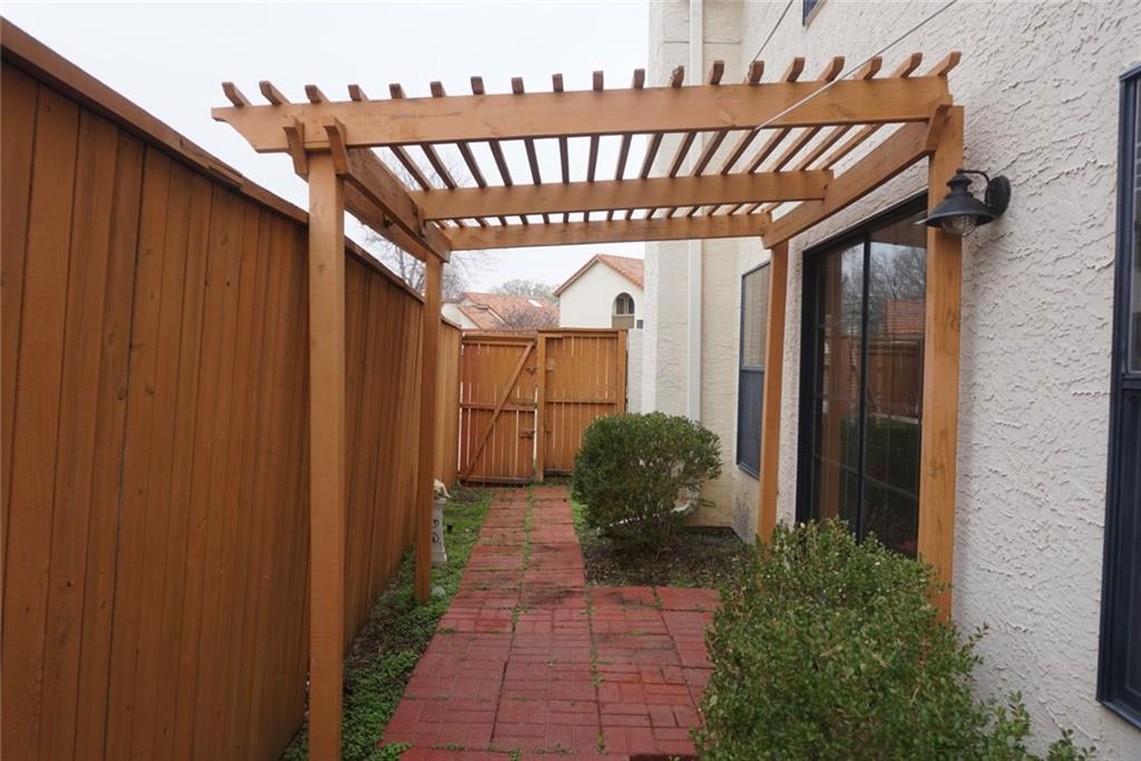 611 Fiesta Cir, Irving, TX 75063