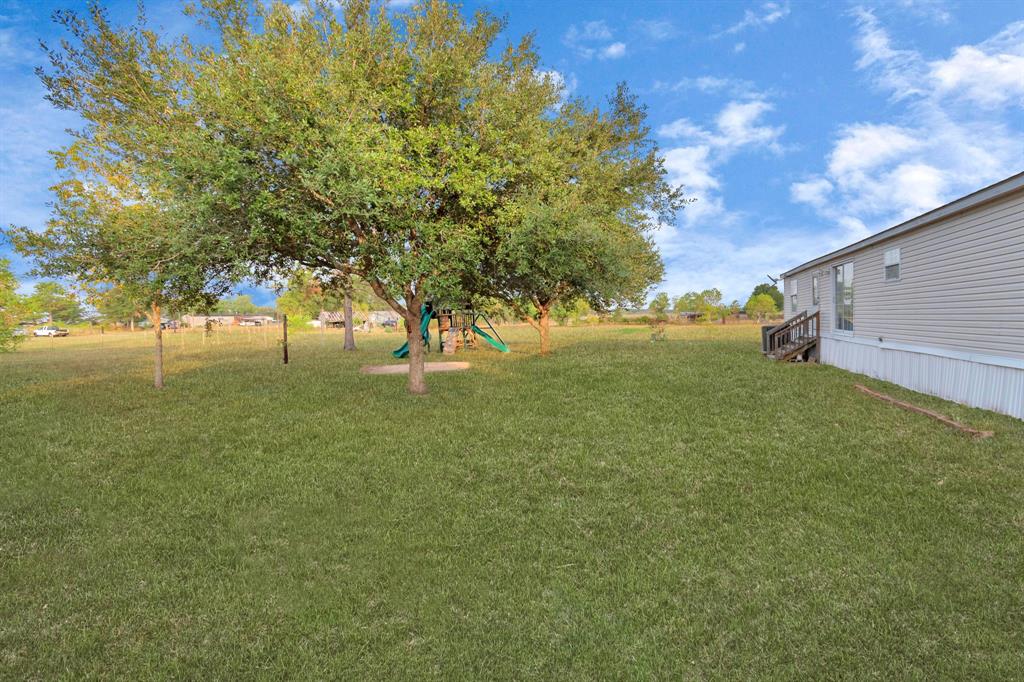 6893 Grace Ln, SEALY, TX 77474