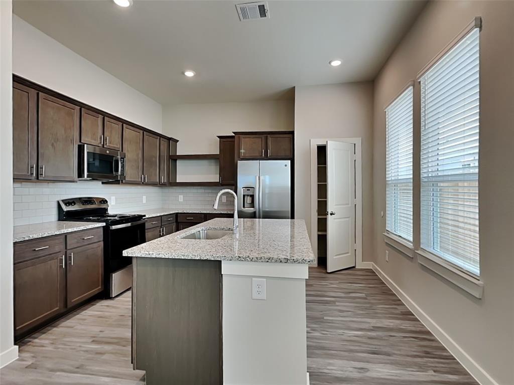 9835 Willow Creek Commerce Dr 111, TOMBALL, TX 77375