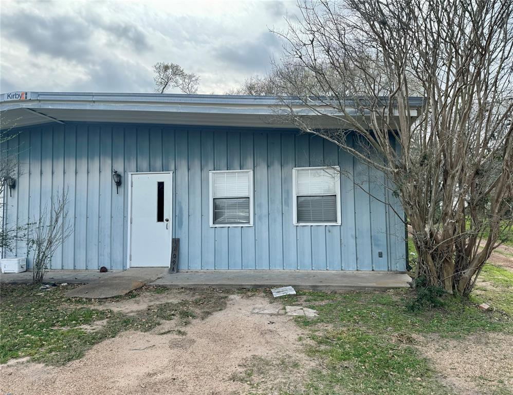 1209 N Meyer St, SEALY, TX 77474