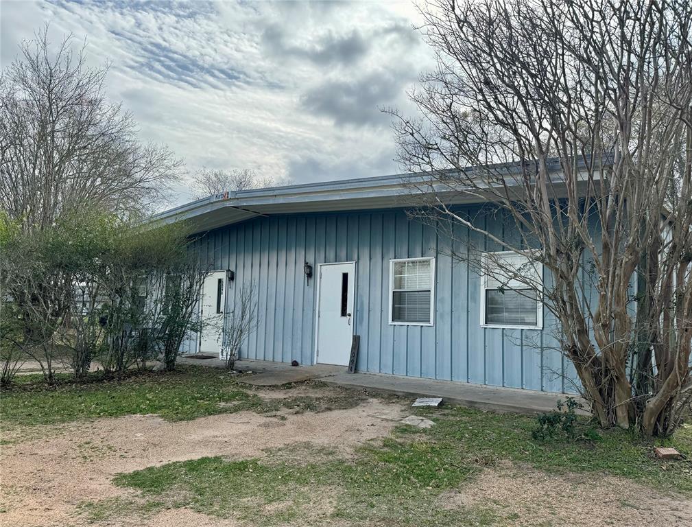 1209 N Meyer St, SEALY, TX 77474