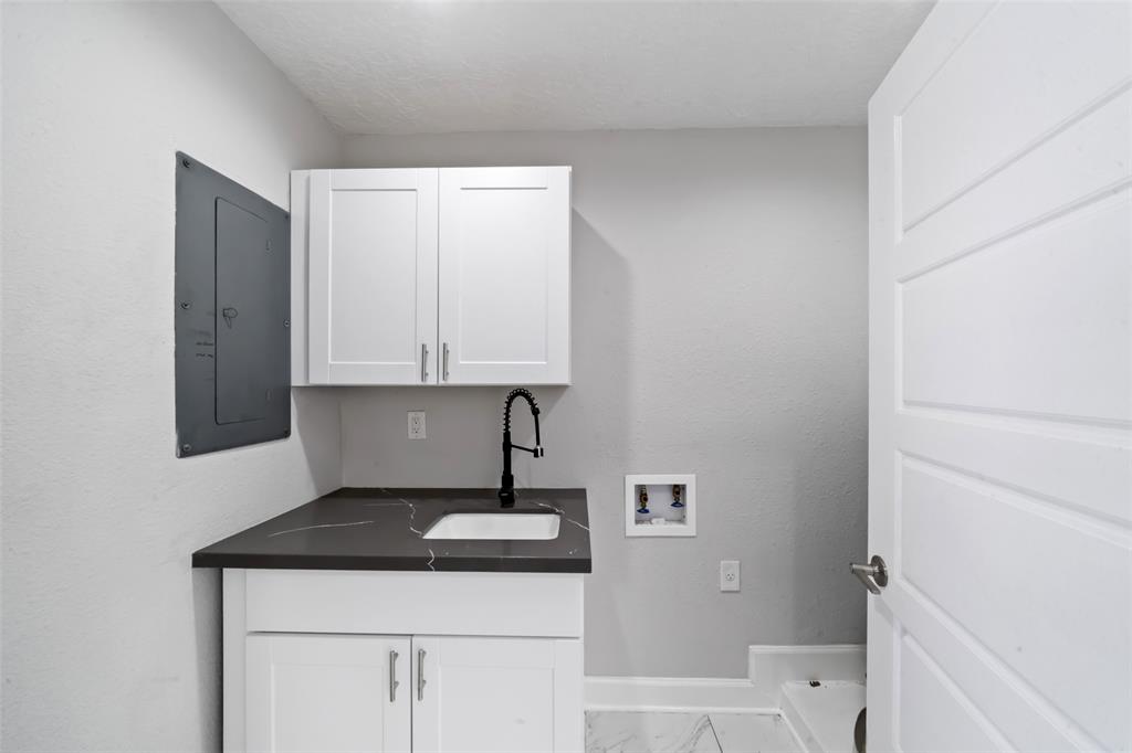 21407 Pecan Bend Rd, DAMON, TX 77430