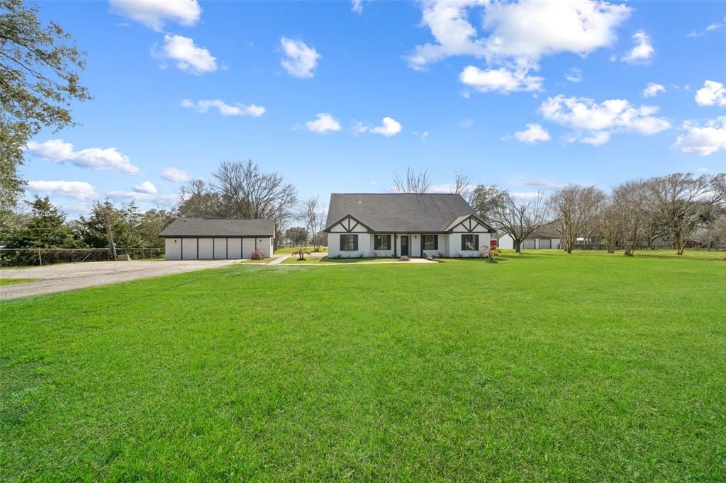 21407 Pecan Bend Rd, DAMON, TX 77430