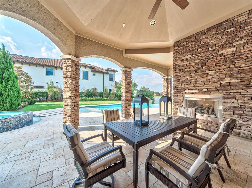 14 Ivy Bend Ln, SUGAR LAND, TX 77479