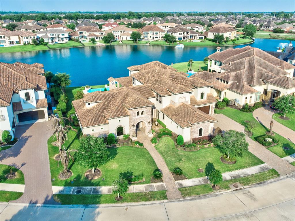 14 Ivy Bend Ln, SUGAR LAND, TX 77479