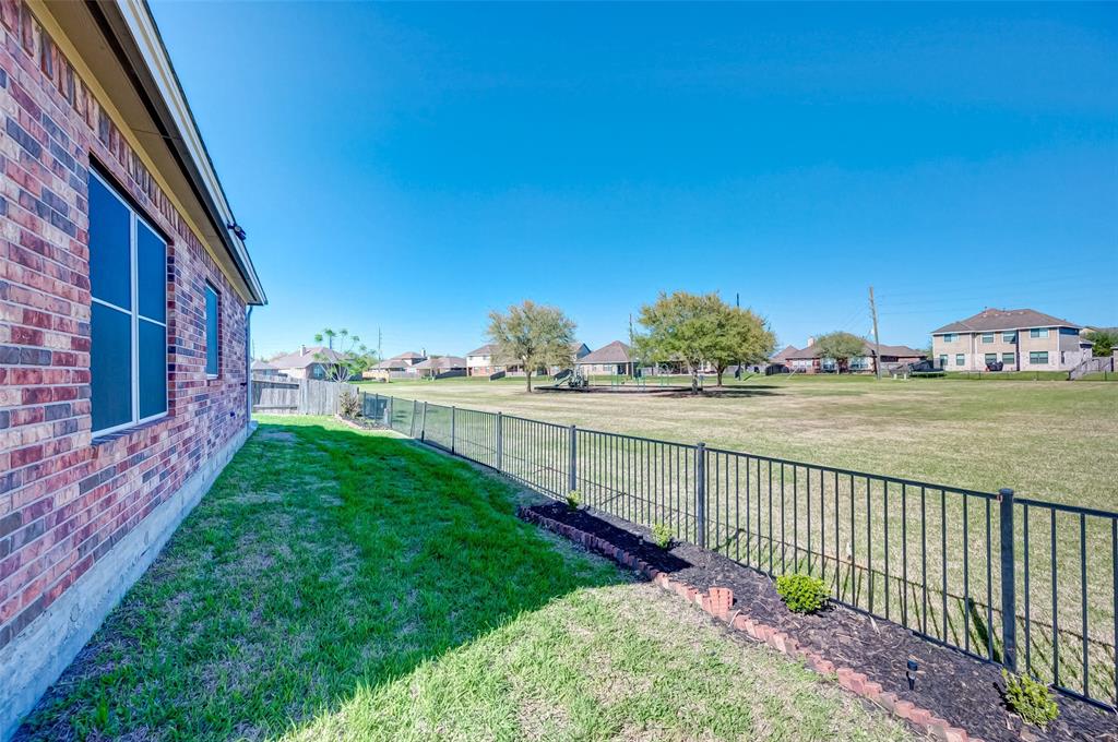 2010 Preston Park, Rosenberg, TX 77471