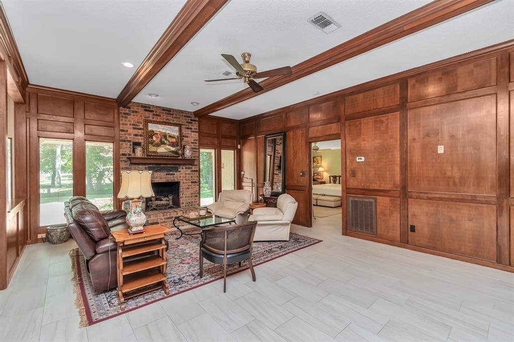 2102 Plantation Dr, RICHMOND, TX 77406