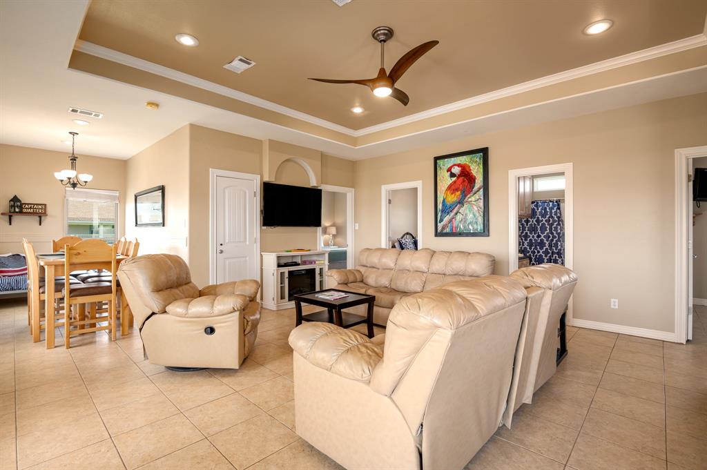 1799 Redfish Ln, CRYSTAL BEACH, TX 77650