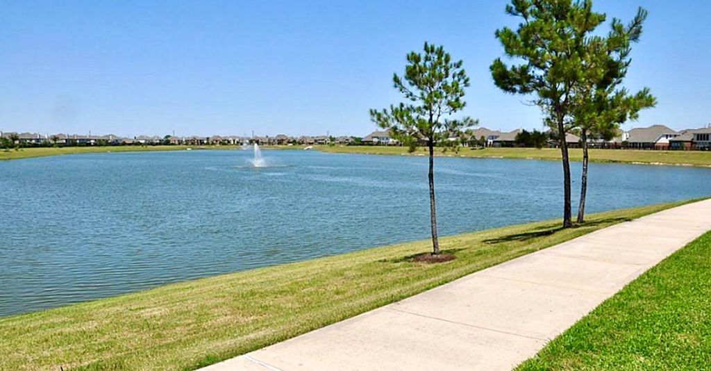 2518 Brittany Lakes Dr, LEAGUE CITY, TX 77573