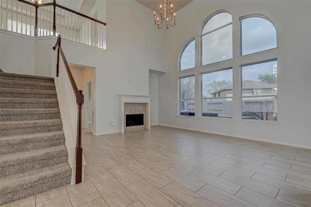 5011 Chase Park Ct, BACLIFF, TX 77518