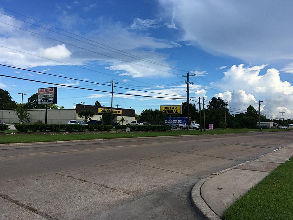 1017 Bayou Rd, La Marque, TX 77568