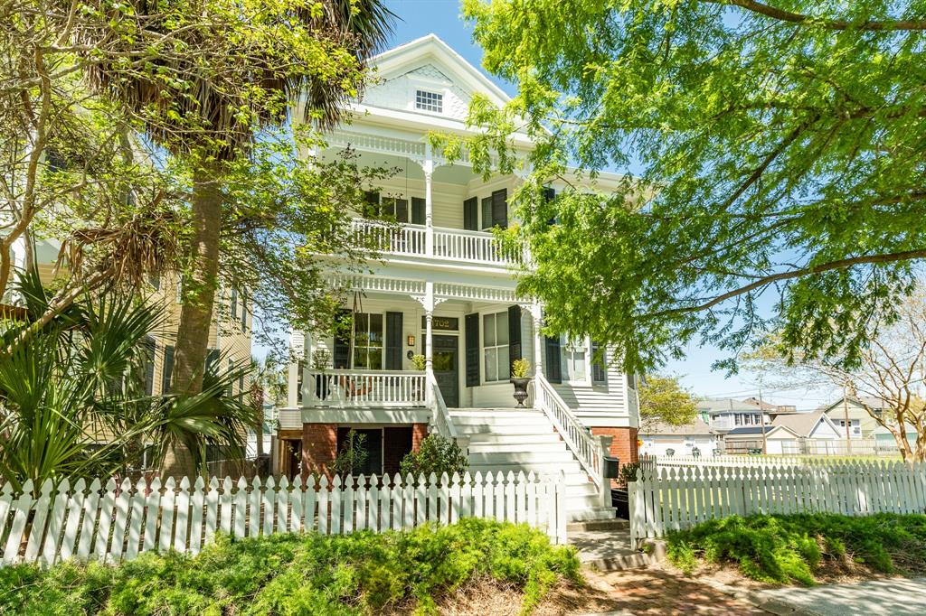 1702 Sealy St, GALVESTON, TX 77550