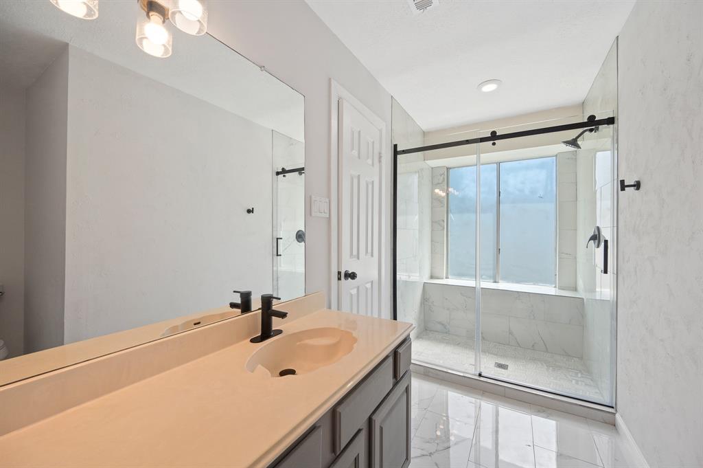 1802 Lavaca St, FRIENDSWOOD, TX 77546