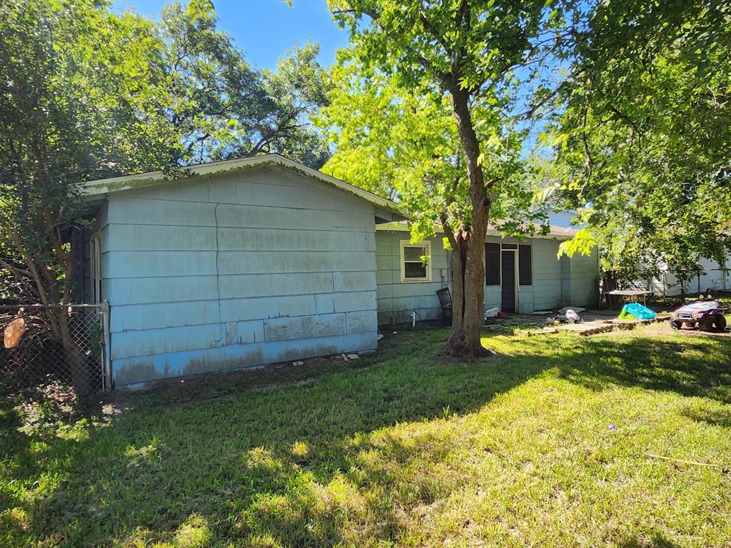 200 W Wilkins St, LEAGUE CITY, TX 77573