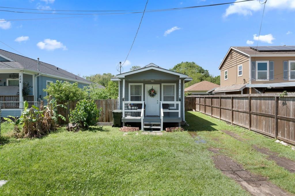 502 Oklahoma Ave, BACLIFF, TX 77518