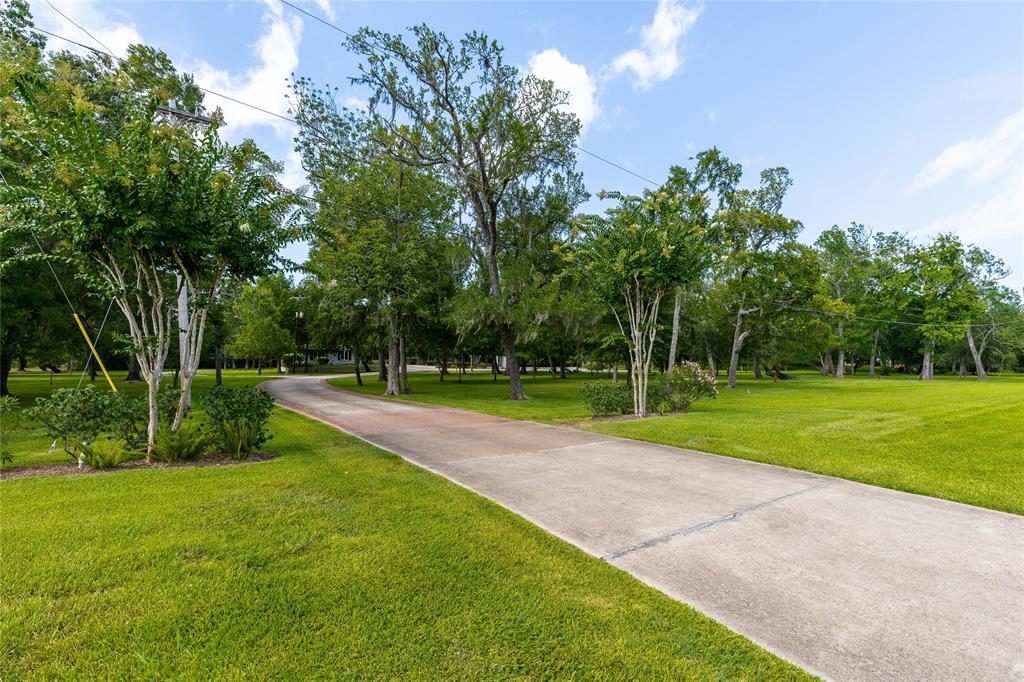 703 Oak Dr, FRIENDSWOOD, TX 77546