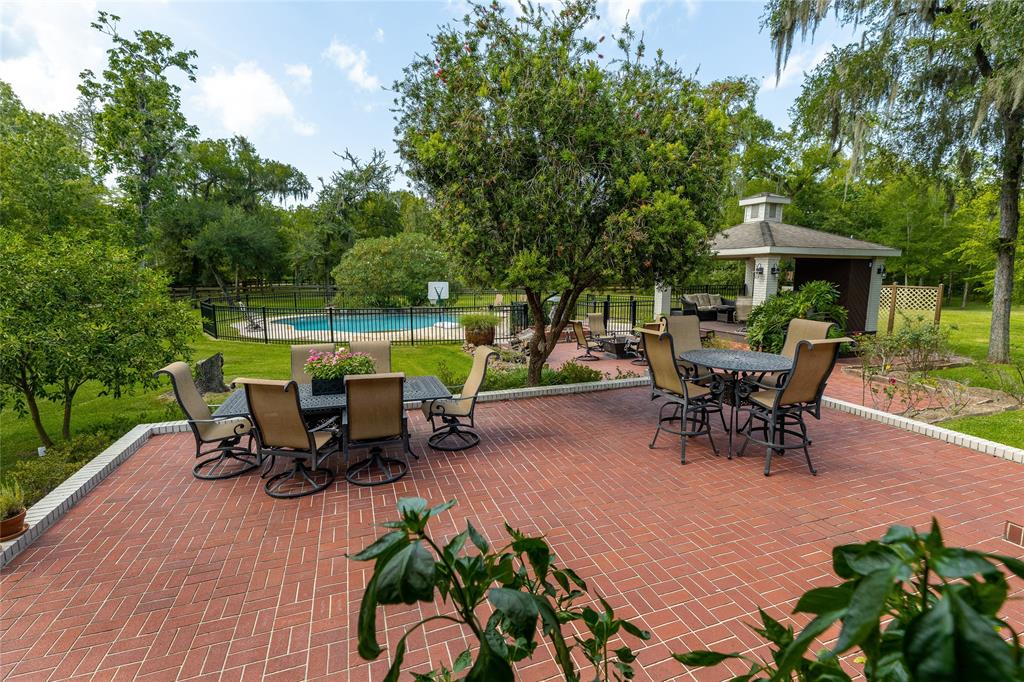 703 Oak Dr, FRIENDSWOOD, TX 77546