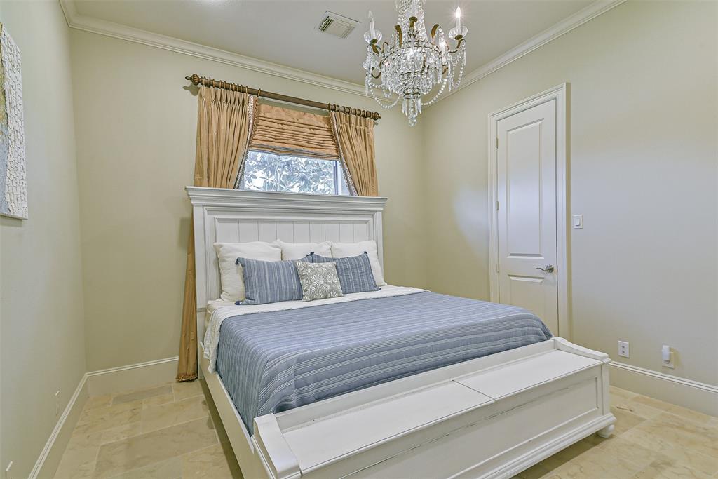 2018 San Joaquin Pkwy, FRIENDSWOOD TX 77546