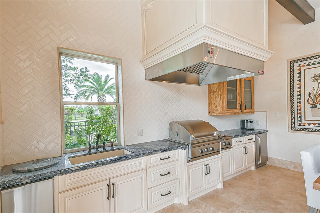 2018 San Joaquin Pkwy, FRIENDSWOOD TX 77546