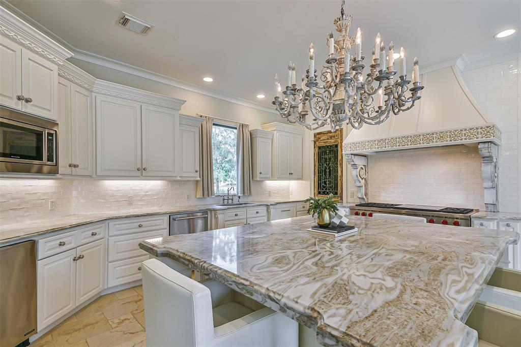 2018 San Joaquin Pkwy, FRIENDSWOOD, TX 77546