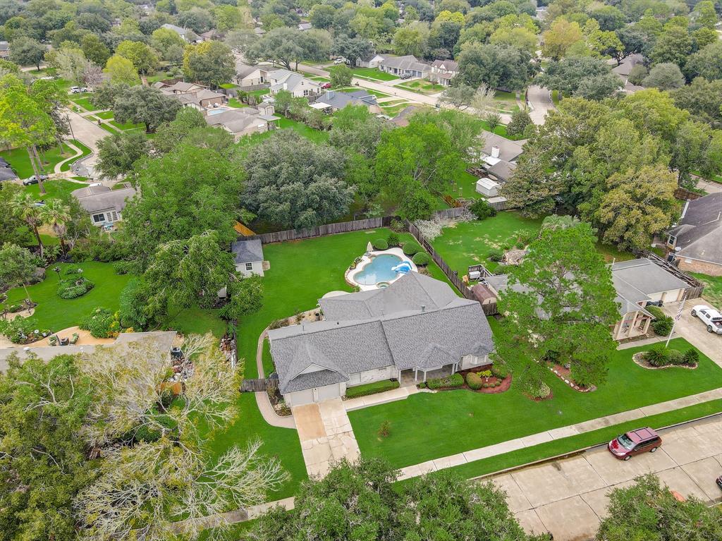 705 Balmoral Ct, FRIENDSWOOD, TX 77546