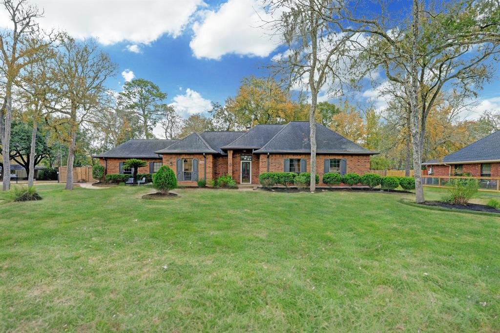 221 Whispering Pines Ave, FRIENDSWOOD, TX 77546